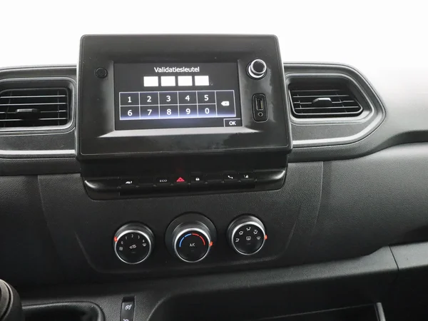Renault Master (2023) — foto 36 van 36