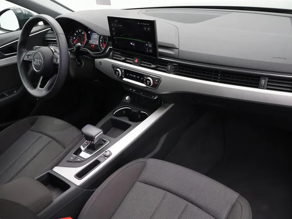Audi A4 (2024) — foto 22 van 28