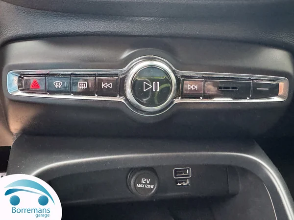 Volvo XC-40 (2022) — foto 25 van 40