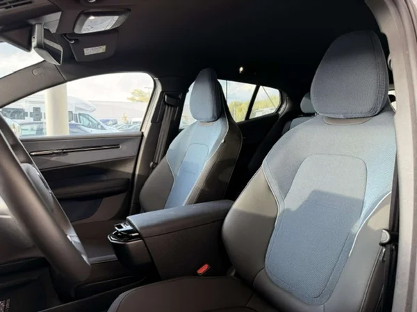 Volvo EX30 (2024) — foto 2 van 20