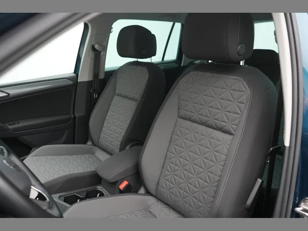 VOLKSWAGEN Tiguan (2021) — foto 23 van 28