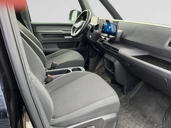 VOLKSWAGEN ID.Buzz (2023) — foto 2 van 24