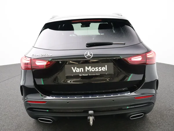 Mercedes-Benz GLA (2024) — foto 19 van 33