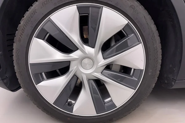 Tesla Model 3 (2023) — foto 14 van 30