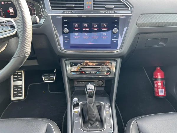 VOLKSWAGEN Tiguan eHybrid (PHEV) (2022) — foto 3 van 24