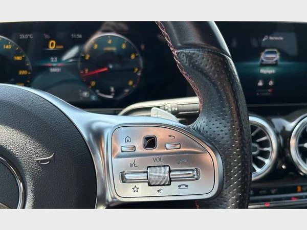 Mercedes-Benz GLA 180 (2022) — foto 16 van 29