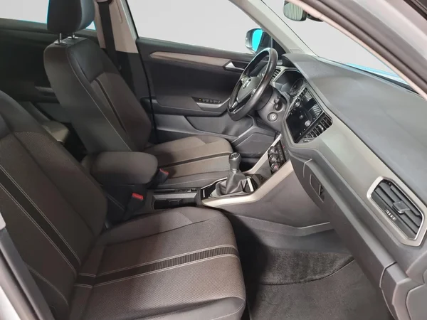 VOLKSWAGEN T-Roc (2021) — foto 8 van 22