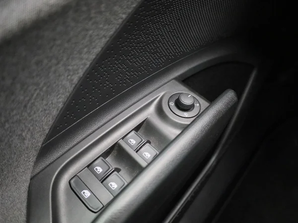 Škoda Enyaq iV (2023) — foto 16 van 37