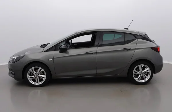 Opel Astra (2021) — foto 12 van 39