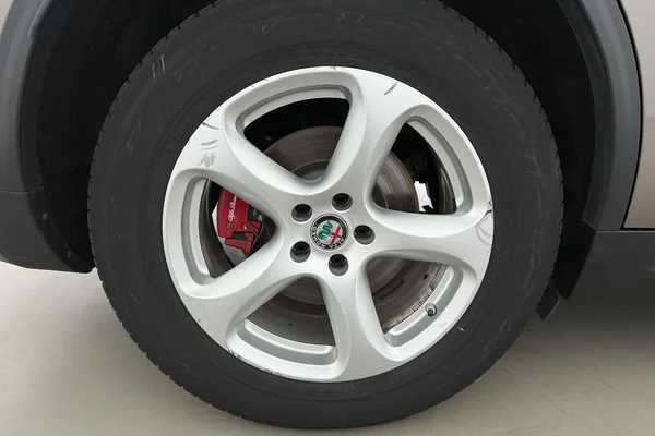 Alfa Romeo Stelvio (2017) — foto 7 van 22