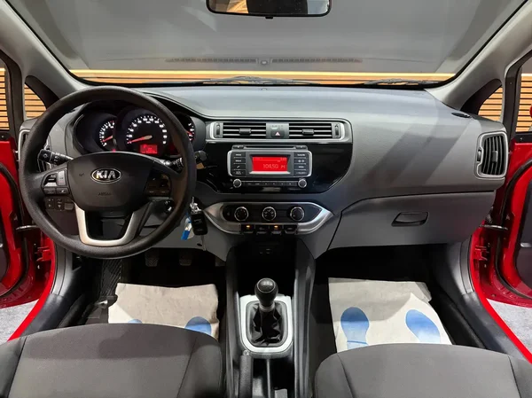 Kia Rio (2015) — foto 18 van 19
