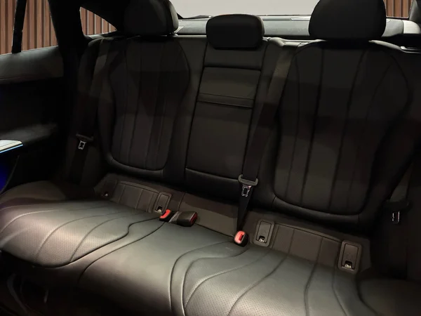 Mercedes-Benz EQE-350 (2022) — foto 17 van 29
