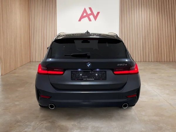 BMW 320 (2022) — foto 28 van 30