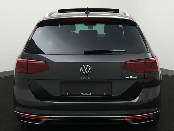 Volkswagen Passat (2022) — foto 10 van 29