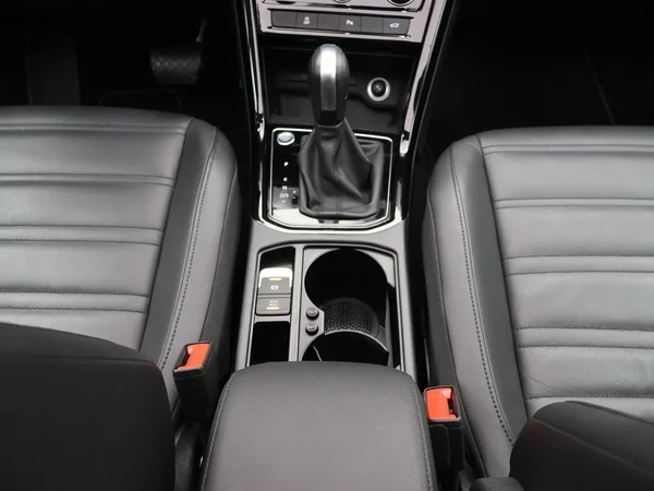 VOLKSWAGEN Touran (2021) — foto 11 van 28