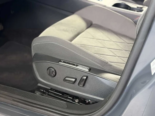 Volkswagen Golf Variant (2022) — foto 20 van 20