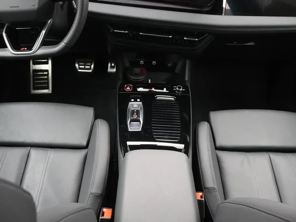 Audi SQ6 e-tron (2025) — foto 14 van 28
