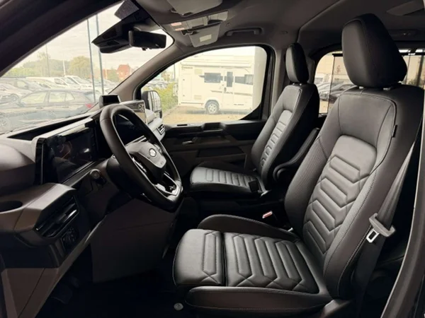 Ford Tourneo Custom — foto 6 van 24