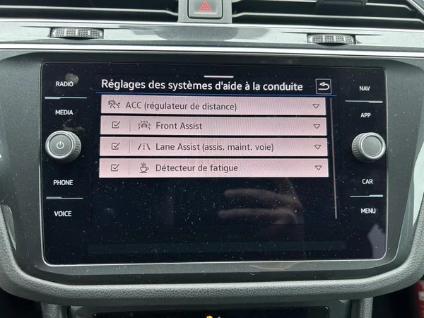 VOLKSWAGEN Tiguan (2021) — foto 18 van 32