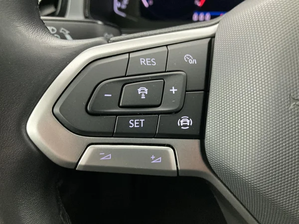 VOLKSWAGEN T-Roc (2024) — foto 3 van 36