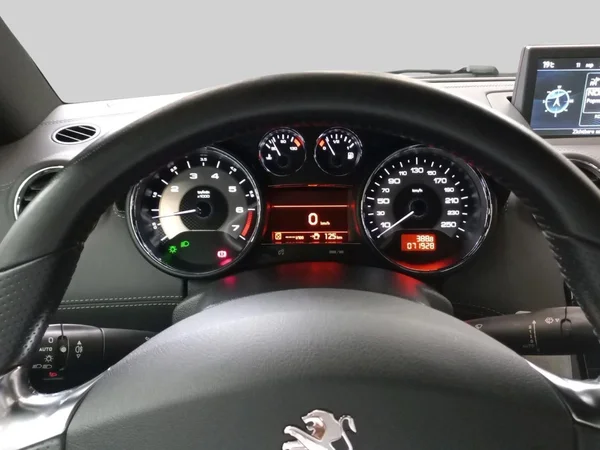 Peugeot RCZ (2014) — foto 3 van 24