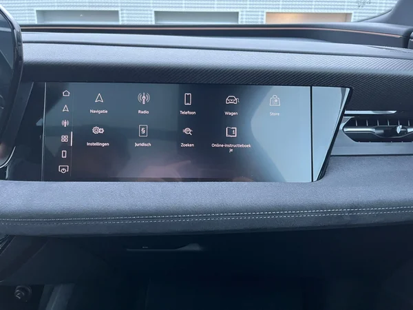 AUDI Q6 e-tron (2024) — foto 13 van 24