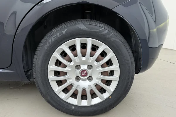 Fiat Punto (2017) — foto 18 van 21