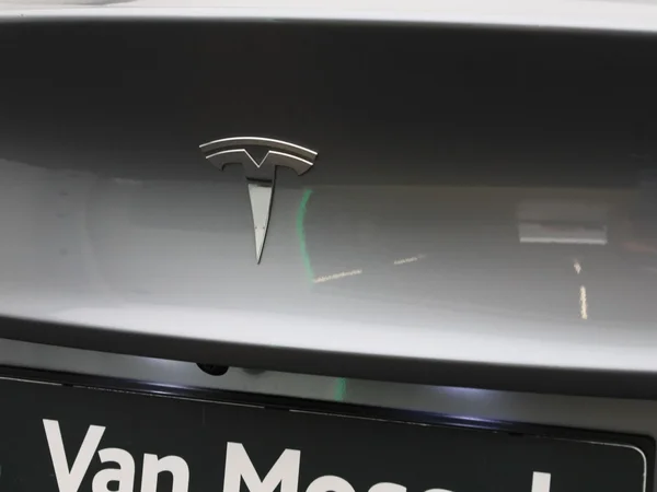 Tesla Model Y (2023) — foto 32 van 41