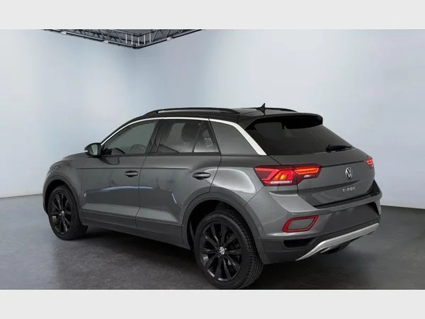 Volkswagen T-Roc (2022) — foto 24 van 27
