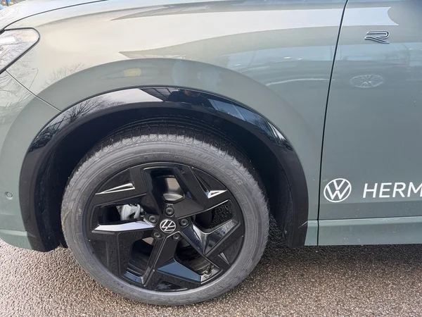 VOLKSWAGEN Tiguan (2026) — foto 14 van 22