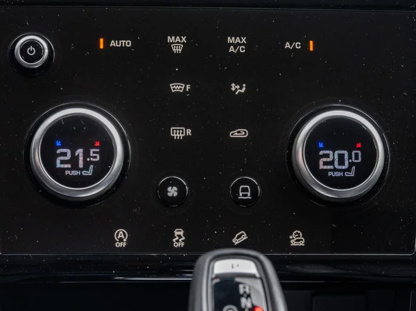Land Rover Discovery Sport (2022) — foto 16 van 29