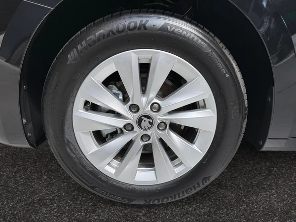 SKODA Octavia Combi (2026) — foto 9 van 17