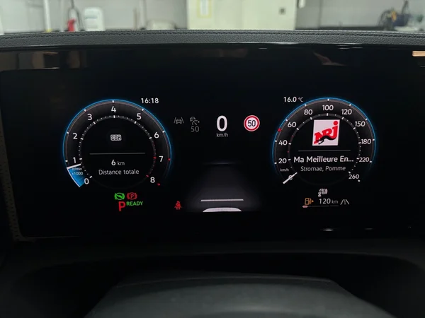 VOLKSWAGEN Tiguan (2025) — foto 6 van 20
