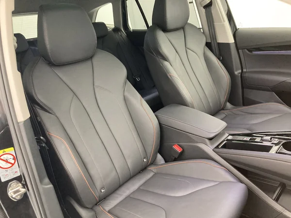SKODA Enyaq (2022) — foto 10 van 37