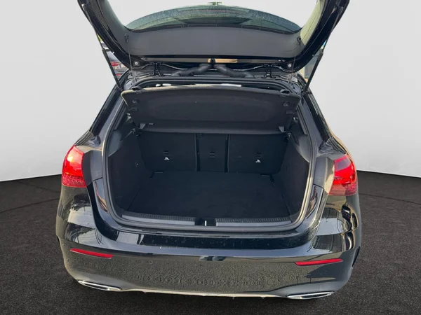 MERCEDES-BENZ A 200 (2024) — foto 14 van 24