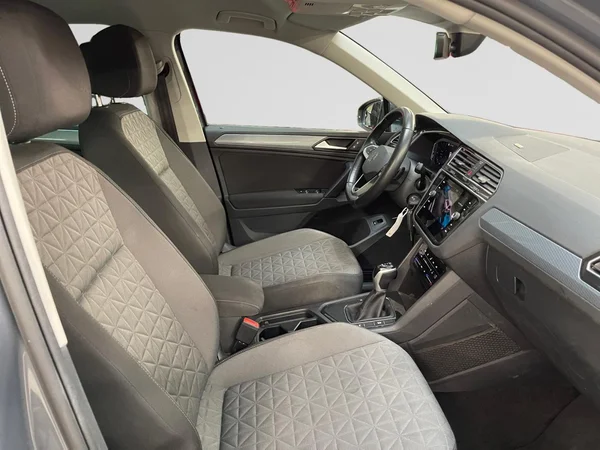 VOLKSWAGEN Tiguan (2022) — foto 10 van 24
