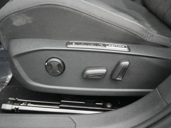 VOLKSWAGEN Golf VIII eHybrid (PHEV) (2022) — foto 2 van 30