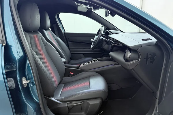 Alfa Romeo Junior (2025) — foto 16 van 18