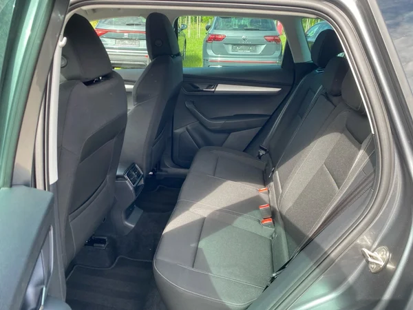 SKODA Karoq (2023) — foto 3 van 17