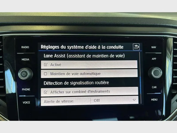 Volkswagen T-Roc (2018) — foto 18 van 32