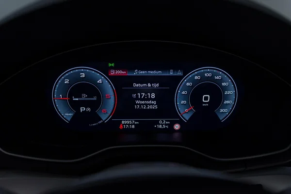 Audi A4 (2023) — foto 15 van 33