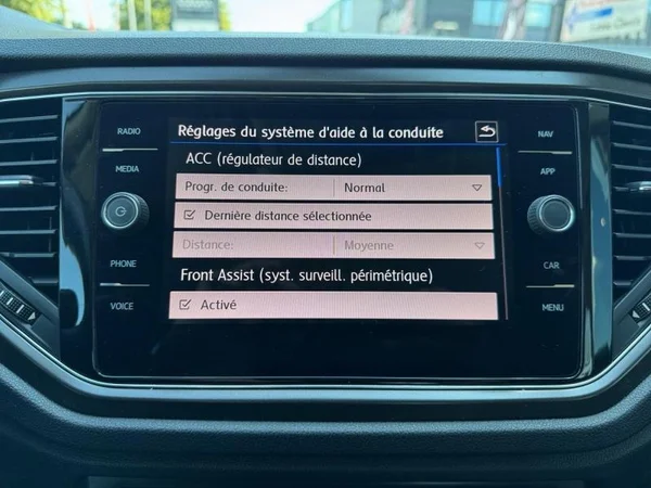 VOLKSWAGEN T-Roc (2019) — foto 17 van 30