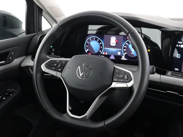VOLKSWAGEN Golf (2024) — foto 14 van 28