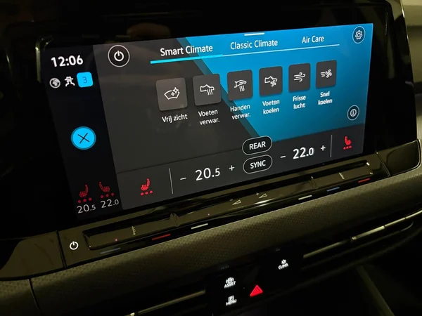 VOLKSWAGEN Golf VIII (2022) — foto 2 van 15