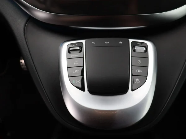 Mercedes-Benz V-Klasse (2024) — foto 9 van 36