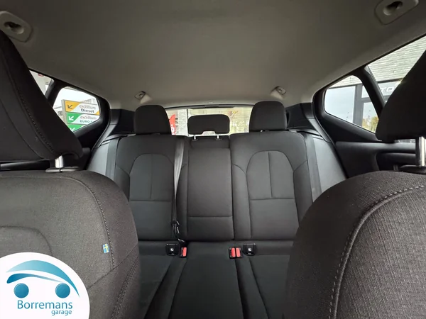 Volvo XC-40 (2022) — foto 30 van 40
