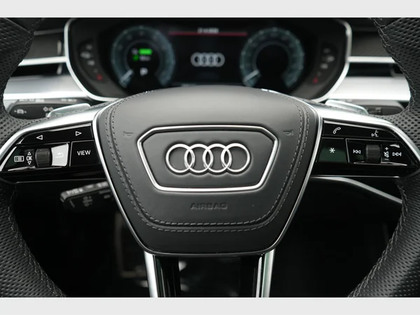 AUDI A8 Long PHEV (2024) — foto 24 van 43