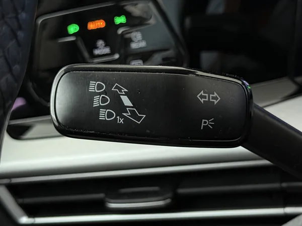 VOLKSWAGEN Golf Variant (2024) — foto 16 van 28