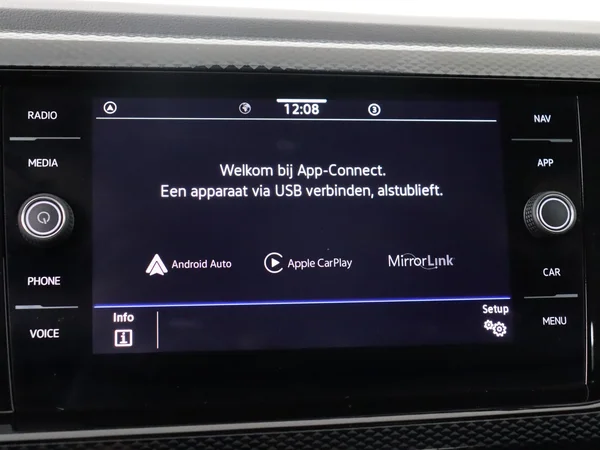 VOLKSWAGEN Polo (2023) — foto 11 van 27