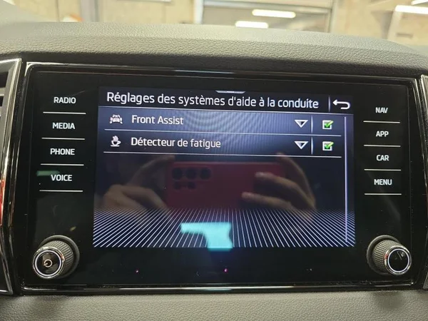 SKODA Karoq (2023) — foto 14 van 31